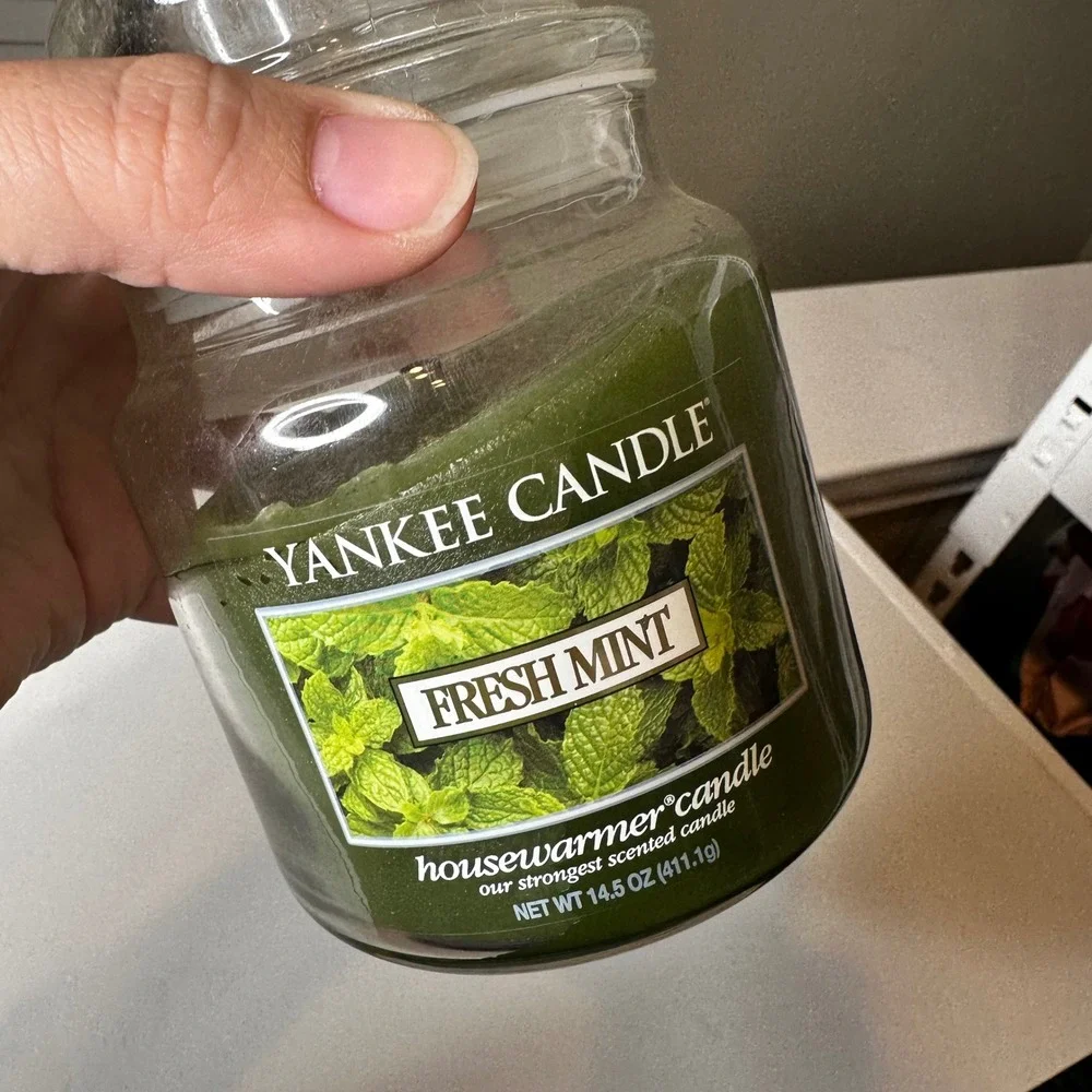 Yankee Candle Fresh Mint Housewarmer Scented Jar Candle 14.5 oz Green Wax